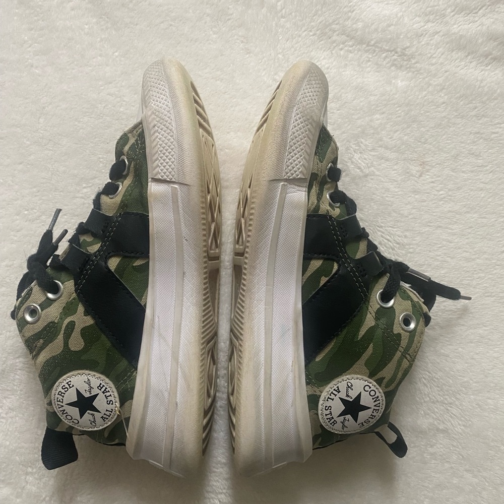 Converse Boys Size 4 Color Army Green - Picture 4 of 6